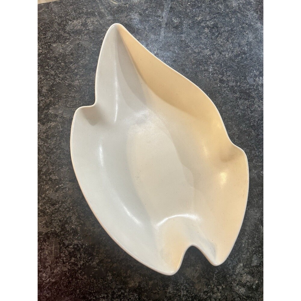 Royal Haeger Pottery RG 64 Flower Ware Matte White Leaf Shape Bulb Planter USA